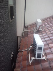 こちらは平屋の家屋に二階建ての家屋が新たに出来たケースの写真でございます