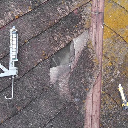 スレート屋根の破損