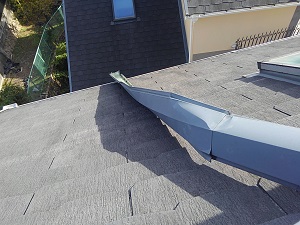 何故飛ぶの 屋根材の風害考察 破風板と風切り丸の役目とは