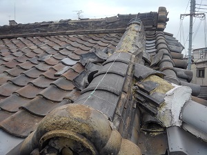 入母屋屋根瓦の修理調査