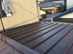 高槻市の板金屋根修理工事