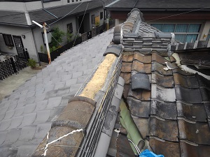 和泉市にて冠瓦の修理工事