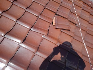 摂津市の瓦屋根雨漏り調査と修理