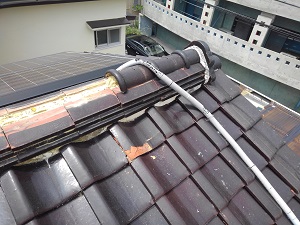 摂津市の瓦屋根雨漏修理調査